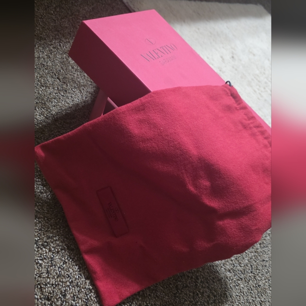 VALENTINO GARAVANI BOX W DUST BAG